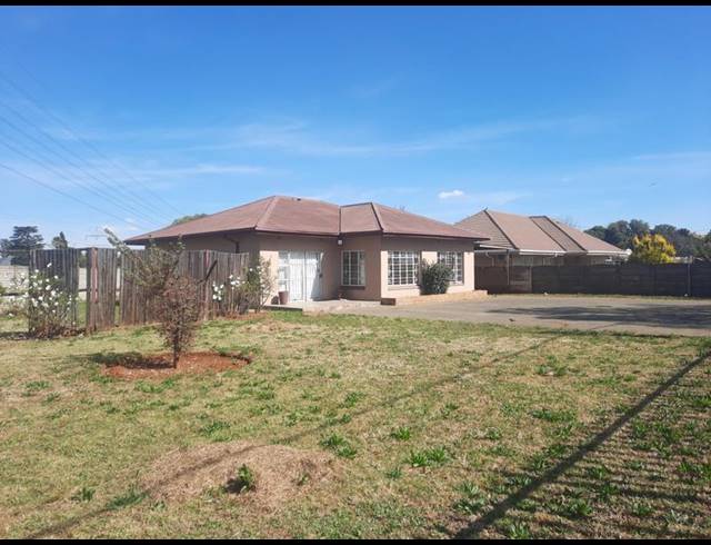 3 BEDROOM HOUSE FOR SALE IN THREE RIVERS